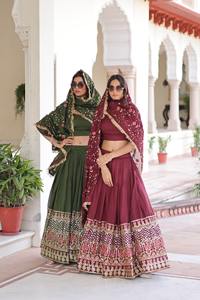 Conjunto de Lehenga Choli de Seda con Lentejuelas Pesadas y Bordado de Hilo para Novia, Ropa de Boda Elegante, Exportación - Product Image 6