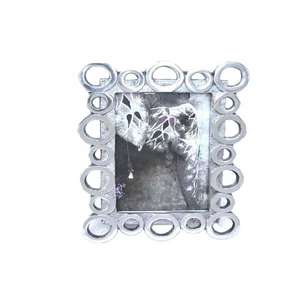 Les cadres en aluminium contemporains offrent une présentation de qualité professionnelle avec une résistance à la corrosion et un design élégant. - Product Image 4