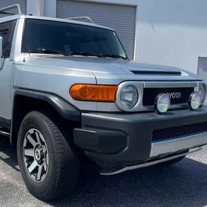 Toyota FJ Cruiser 2024 d'occasion, boîte manuelle 6 vitesses, 4x4 intégral, différentiel arrière autobloquant, conduite à gauche, sièges en cuir, écran tactile, xénon - Product Image 4