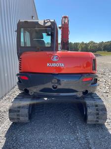 ENVÍO GRATUITO Miniexcavadora KUBOTA KX080-4 de 66 HP con Cabina Cerrada, Aprobada por EPA y CE, Bomba Hidráulica Auxiliar, Motor, Caja de Cambios, PLC. - Product Image 3