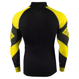 Último diseño Hombres Rash Guard Ropa deportiva Color rojo Mangas largas Rash Guard con logotipo personalizado - Product Image 3
