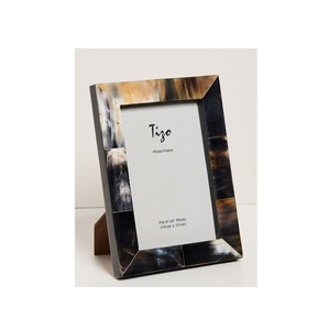 กรอบฮอร์นตกแต่งด้วยมือสำหรับภาพถ่ายที่มีรูปแบบที่เป็นเอกลักษณ์เหมาะสำหรับการเน้นพื้นที่ภายในที่อบอุ่นและสบาย - Product Image 4