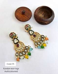 Pendientes Jhumka de perlas Kundan de lujo con joyería llamativa chapada en oro para novias, bodas y ocasiones festivas de moda - Product Image 6