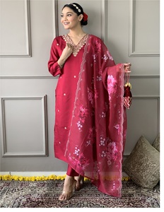 Merveilleux pantalon Kurti en tissu Viscose Chanderi de conception élégante avec Dupatta simple en travail brodé pour les vêtements pour femmes - Product Image 3