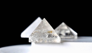 Vente en gros de mini-pyramides en quartz cristal transparent, best-sellers, pour la méditation et la décoration - Product Image 6