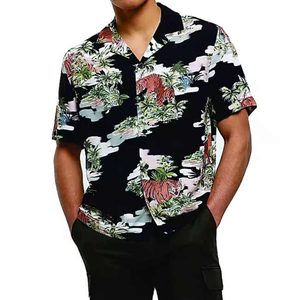 เสื้อผ้าแฟชั่นสำหรับผู้ชายมีรายละเอียดการพิมพ์ลายสไตล์แขนสั้นและปกคอตั้งที่ดูประณีตมีเสน่ห์แบบฮาวาย - Product Image 1