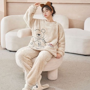 Set Pigiama Donna Autunno Inverno 2026, Stile Carino Ins, in Pile Corallo e Flanella, Morbido e Caldo, Comodo Abbigliamento da Casa - Product Image 4