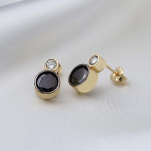 Boucles d'oreilles clous rondes en zircon noir, fabrication artisanale turque, bijoux en argent sterling 925, vente en gros - Product Image 6