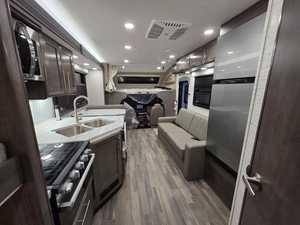 รถบ้านมือสองปี 2023 Entegra Od-yssey 31F Class C - Product Image 2