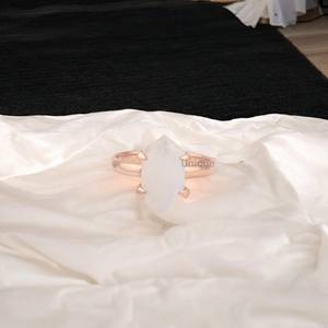 Bague en argent sterling 925 plaquée or 18 carats faite à la main avec pierre de lune bleu feu naturel déclaration bijoux fins pour elle - Product Image 4