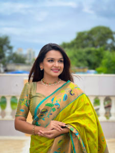 Saree en soie de créateur avec tissage Zari Meenakari - Product Image 2