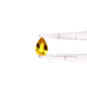 Piedra Preciosa de Zafiro Verde Natural Sin Tratar, Corte Diamante, Facetada en Forma de Pera, 3x5mm y 4x6mm, Calibrada, 8mm de Altura - Product Image 2
