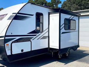 Used Used 2023 C-o-l-e-m-a-n Coleman <b>Light</b> 1805RB for sale - Product Image 4