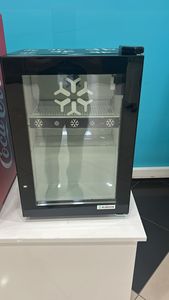 Refrigerador Comercial Vertical para Bebidas de 45 L, Puerta de Vidrio Única, Encimera, Temperatura Única, Certificado CE, Automático - Product Image 5