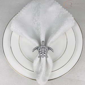 Anneaux de serviette en métal décoratifs conçus pour des présentations de table élégantes, adaptés aux repas quotidiens, aux occasions festives et aux événements spéciaux - Product Image 3