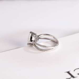 Trillion Cut VVS1 Lab Grown Double Shank Pave Set Bague de fiançailles en diamant 14K Or massif pour anniversaire de mariage Cadeau romantique - Product Image 6