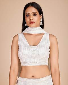 Nouvelle tendance élégante pour l'habillage, lehenga choli pour femme en faux georgette lourd avec broderie zari et sequins. - Product Image 2