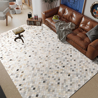 Umweltfreundliche Kuhfell-Teppiche Handgefertigt Geometrisches Muster Natürliche Rückseite Moderner Stil Flacher Flor Weiche Textur Haustierfreundlich Rutschfest