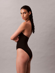 Nuevo diseño Sexy Color sólido Mini Bikini de dos piezas Conjunto Ropa de playa Triángulo Traje de baño para mujeres Personalizado - Product Image 3