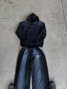 Custom Down Shoulder Zip up Sudaderas con capucha Conjunto de pantalones de chándal Vintage Desgastado Bordado Jogger Set Streetwear Hombres Chándales - Product Image 4