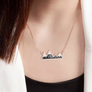 Collier Montagne enneigée, pendentif en pierre de turquoise verte, collier en pierres précieuses, collier de montagne pour femmes - Product Image 6