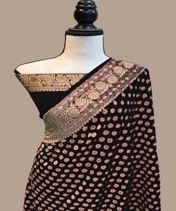 Saree en coton chic avec détails imprimés et embellissements de perles pour un usage décontracté et quotidien - Product Image 6