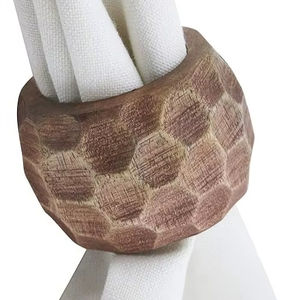 Ronds de serviette en bois faits à la main écologiques Finition naturelle rustique Accessoires de table à manger décoratifs - Product Image 1