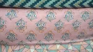 Estampado popular Bonito patrón floral Tela de algodón Hilo cardado Estilo de enclavamiento para ropa Vestido Traje y bolsa Venta - Product Image 2