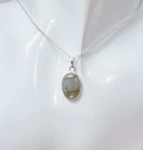 Collier pendentif ovale en argent sterling et labradorite pour enfant, fait main, haute qualité, pierre naturelle, idéal pour le quotidien, cadeau - Product Image 2
