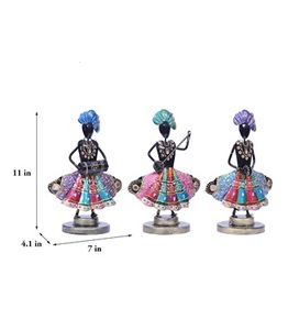 Ensemble de 3 figurines artisanales de musiciennes tribales du Rajasthan pour la décoration de la maison et de la table - Product Image 3