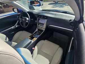 Auto Usado de Calidad a Precio Accesible, Le-xus IS 350C 2011, Volante a la Izquierda - Product Image 4