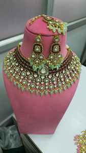 Ensemble de collier de mariée Polki de qualité supérieure avec Maang Tikka Ensemble de bijoux de luxe pour les occasions de fête, les mariages, les occasions festives - Product Image 6