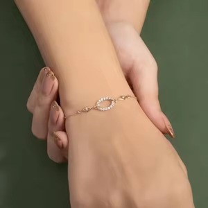 Lab Grown Diamond Loop Moissanite Pulsera para mujer Energy Bangle con diseño único - Product Image 3
