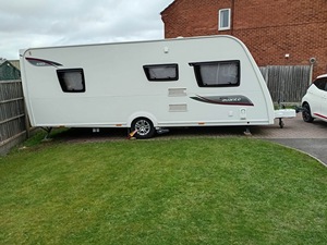 Mini-caravane tout-terrain moderne 4x4, légère, imperméable, pliable, capacité de couchage pour 4 personnes, structure en acier extensible. - Product Image 6