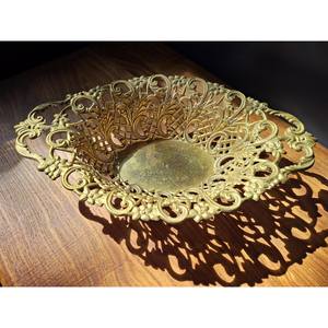 Bol à fruits royal en filigrane Bol à fruits en laiton gaufré avec poignées Bol à bonbons élégant en laiton Plateau à bibelots en laiton - Product Image 1