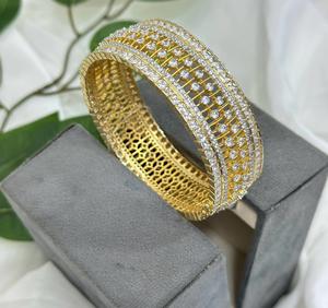 กำไลข้อมือแบบเปิดประดับเพชร CZ คุณภาพพรีเมียม ชุบทองคำแท้ สำหรับงานแต่งงาน งานหมั้น และงานเลี้ยง สำหรับผู้หญิง - Product Image 1