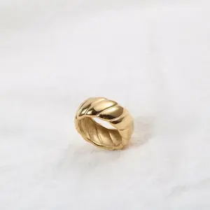 แหวนเพชรโมอิสซาไนต์ดีไซน์สวยหรู ประดับเพชรทรงมาร์คีส์ ชุบทอง เหมาะสำหรับงานแต่งงานและงานเลี้ยงสำหรับผู้หญิง - Product Image 3