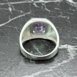 Anillo Moderno Minimalista con Topacio Místico para Hombre, Plata de Ley, Anillo de Estilo Signet con Incrustaciones de Piedras Preciosas Arcoíris, Regalo para Él - Product Image 6