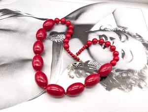 Collier en résine, accessoire de bijouterie audacieux et accrocheur pour les amateurs de mode moderne, haute qualité - Product Image 4