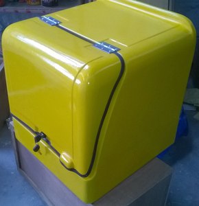 Caja trasera de motocicleta con luz LED FRP de alta calidad 2025 para entrega 50L capacidad 45x48x43CM Color personalizable - Product Image 6