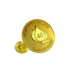 Fabricación personalizada Die Struck Metal Logo Pin de solapa Oro - Product Image 5
