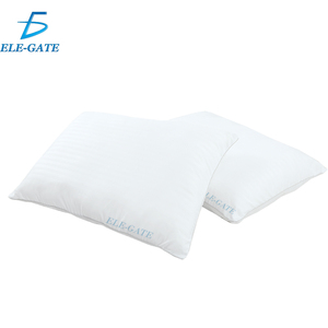 Set 2 Queen Size Modern Rectangular Pillows 50% Polyester 50% Cotton 50% <b>Memory</b> <b>Foam</b> Filling Medium Firmness Comfortable Neck - Product Image 1