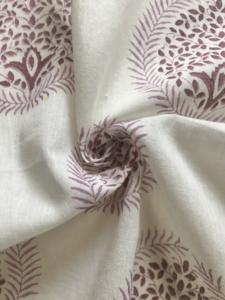 Tela de Algodón Estampada a Mano con Diseño Floral Tradicional Indio Mughal, Textil Teñido Naturalmente - Product Image 3