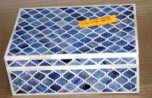 Plateau de petit-déjeuner Logo personnalisé rond en résine avec poignée en métal Plateau de service haut à la mode conçu par un fabricant professionnel de plateau - Product Image 6