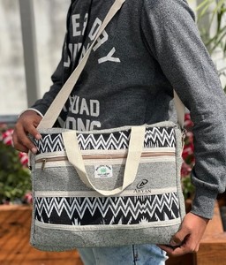 Nouvel arrivage de jute vintage fait à la main avec du coton luxueux sacs à bandoulière pour ordinateur portable et messager sacs à main écologiques en chanvre pour ordinateur portable - Product Image 1