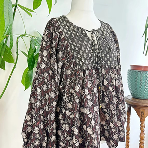 เสื้อเบลาส์โบฮีเมียนผ้าฝ้ายแท้พิมพ์ลายดอกความยาวสั้นผ้าชีฟองสไตล์อินเดีย - Product Image 1