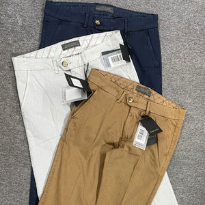 Pantalones informales chinos de marca personalizada con patrón recto de corte regular para hombre - Product Image 1