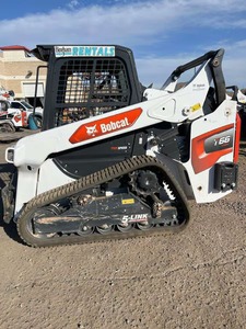 รถตักล้อยางขนาดเล็กมือสอง ยี่ห้อ BOBCAT พร้อมบุ้งกี๋ด้านหน้า เครื่องยนต์ดีเซล เหมาะสำหรับงานก่อสร้าง ฟาร์ม และขนย้ายวัสดุ - Product Image 4