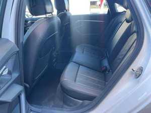 รถสีขาวมือสอง ปี 2023 รุ่น A3 40 TFSI Premium ขับเคลื่อนล้อหน้า พวงมาลัยซ้าย ล้อแม็กซ์โครเมียม R17 เบาะหนัง ระบบนำทาง สตาร์ทเครื่องยนต์จากระยะไกล หลังคาซันรูฟ - Product Image 6