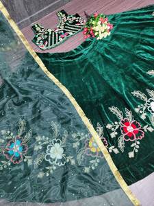 Traje de Novia de Diseño FABZONE, Choli de Terciopelo Viscosa Pesado con Trabajo de Lentejuelas, Lehengas con Dupatta de Terciopelo Pesado para Fiesta - Product Image 3